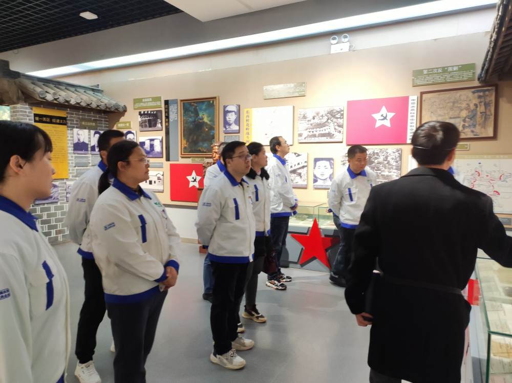 革命博物館參觀_副本.jpg